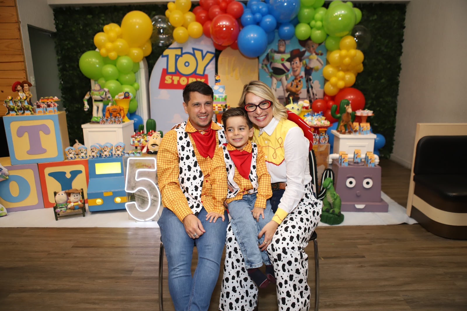 Fantasia familia tema Woody Toy Story - Imagem 3